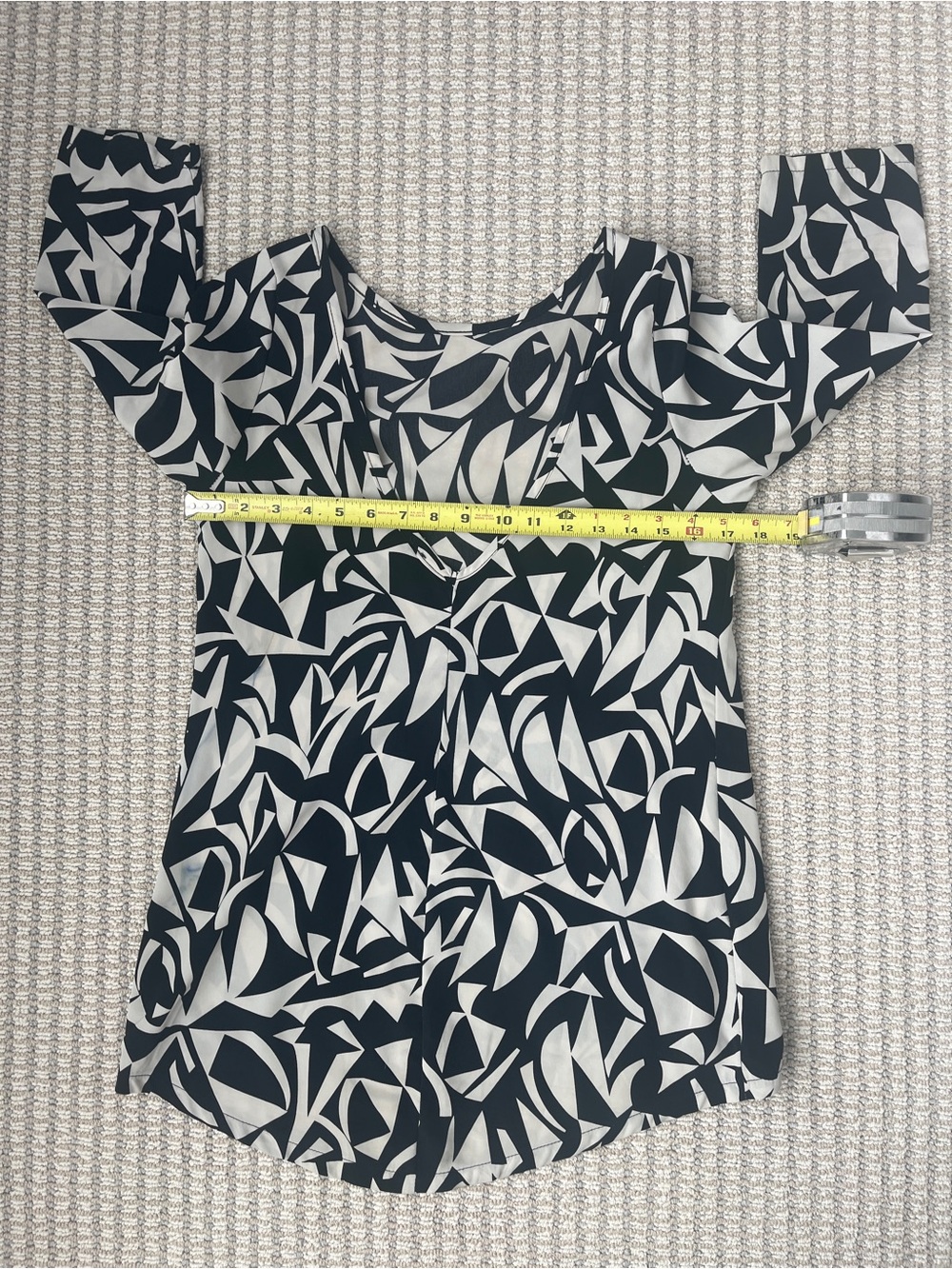 Bold Geometric Abstract Blouse - Picture 3 of 6